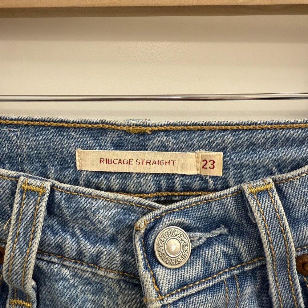 Levi Ribcage Straight Size‎ 23 High Rise Distressed - Picture 3 of 3